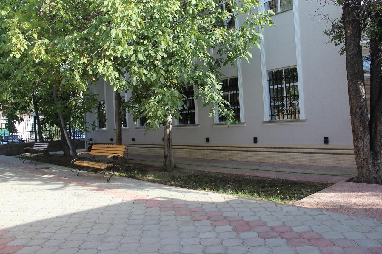 Kok-Art Hotel Jalal-Abad Exterior foto